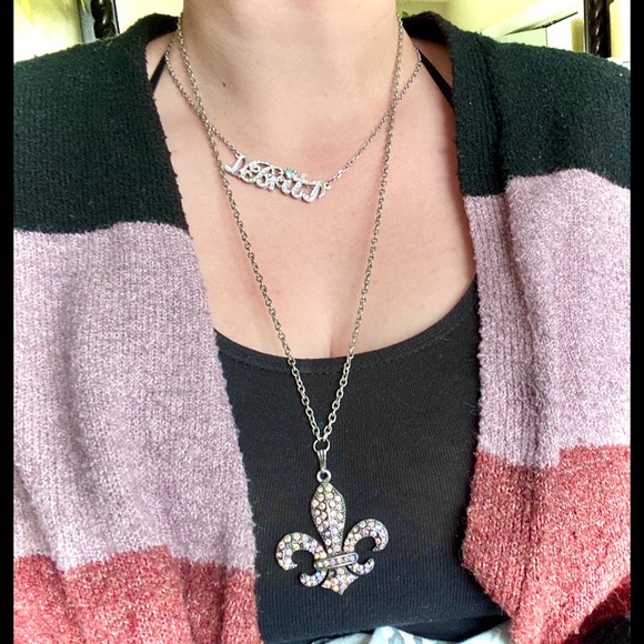 Fleur de lis necklace and earring set - Picture 6 of 6